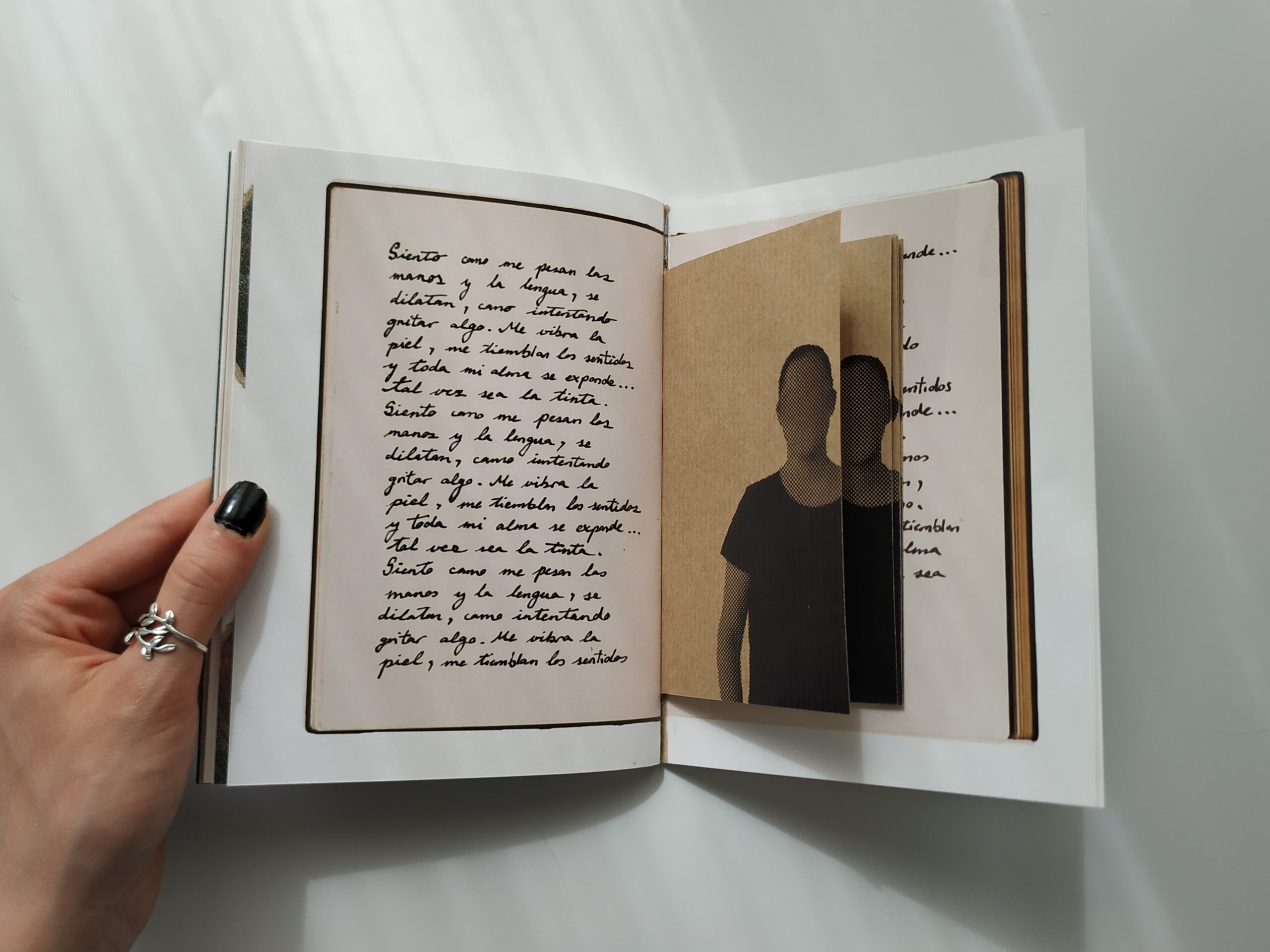 El brillo que albergan tus costillas